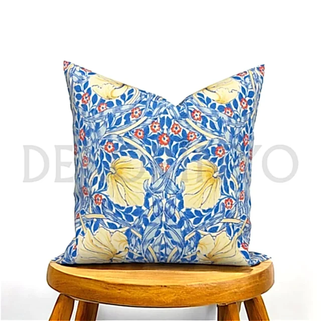 William Morris Farekulağı Çiçeği Motifli Kırlent